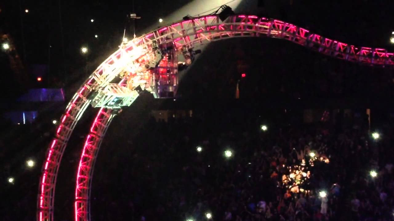Tommy Lee Stuck on Drum Rollercoaster