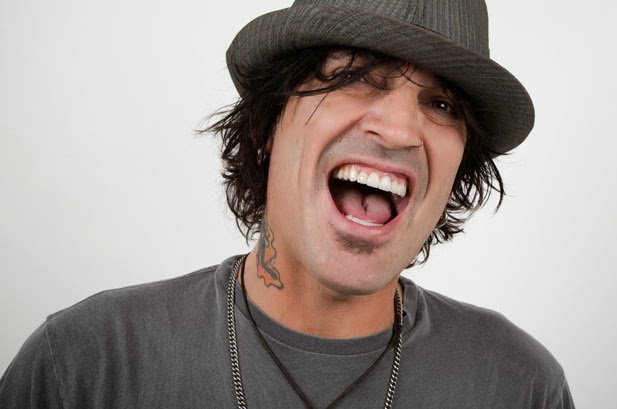 Tendonitis sidelines Tommy Lee for 4th Motley Crue show